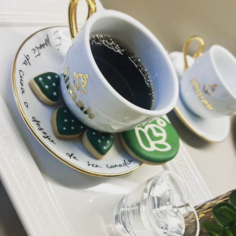 PetitFour e Logo